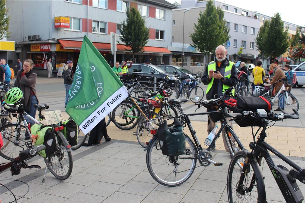 150 Radler rollten durch Dortmunder Westen zum globalen Klimastreik Teilnehmer aus Witten hatten die längste Anreise.