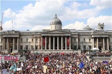 Teilnehmer der Demonstration „Stop Trump“ versammeln sich am Trafalgar Square in London. Foto: Gareth Fuller/PA Wire