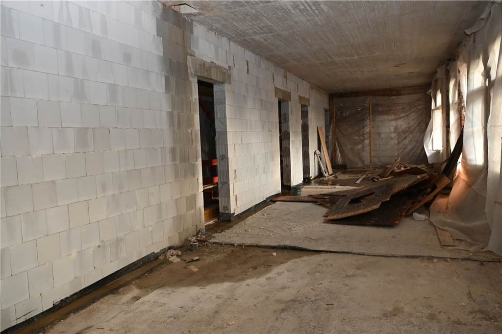 Bahnhofsumbau in Dorsten - ein Blick hinter verrammelte Türen (mit Video) Teilweise wurden neue Wände im Bahnhofsgebäude eingezogen.