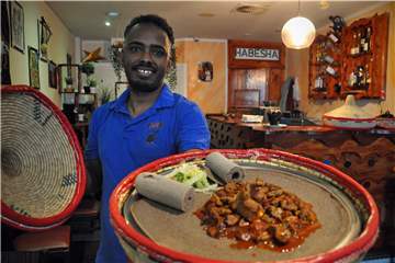Tekle Abhie Goitom serviert seit 2018 ausgefallene eritreische und äthiopische Gerichte in seinem Restaurant Habesha in der Nordstadt.