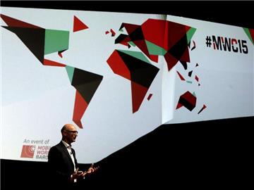 Telekom-Chef Timotheus Höttges in Barcelona: Bis 2018 soll die Hälfte aller europäischen Haushalte am Telekom-Netz Surf-Tempos von mindestens 100 Megabit pro Sekunde haben. Foto: Alberto Estevez