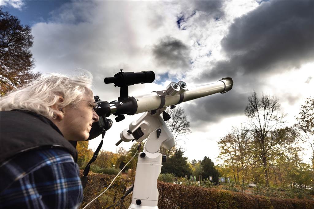 Teleskope wurden dort kostenfrei für Interessierte zur Verfügung gestellt.