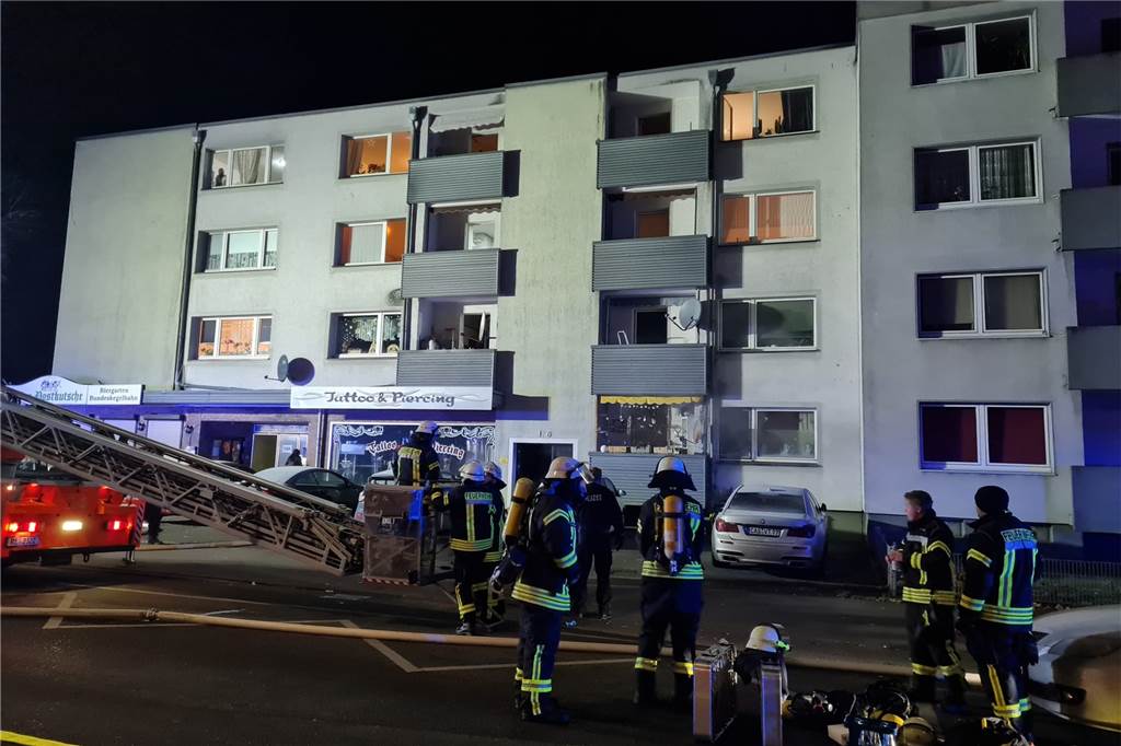 Zehn Verletzte bei Feuer an der Castroper Straße Temperaturen von bis zu 11 Grad unter Null erschwerten die Lösch- und Rettungsarbeiten in Datteln.