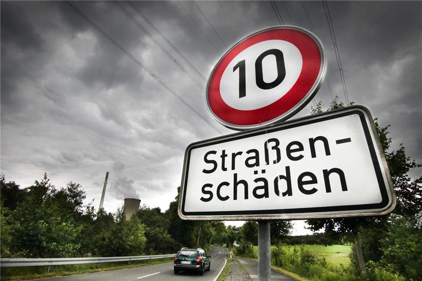 Video: So fährt es sich auf den kaputtesten Straßen Tempo 10 gilt auch auf knapp 100 Metern an der Nierhausstraße an der Grenze zu Castrop Rauxel,