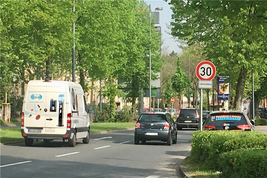 Tempo 30 an der Ruhrallee wird zur Falle für viele Autofahrer Tempo 30 gilt seit dem 24. April an der Ruhrallee. Der Blitzer erwischte in den ersten Tagen zahlreiche Temposünder.