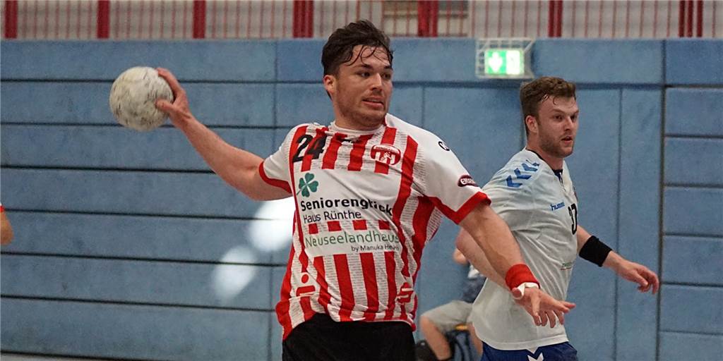 68 Tore! TuRa Bergkamen und TuS Jöllenbeck brennen Handball-Feuerwerk ab Tempogegenstoß durch Niklas Domanski mit erfolgreichem Abschluss zur 17:12-Führung. Insgesamt erzielte er fünf Tore in dem Spiel.