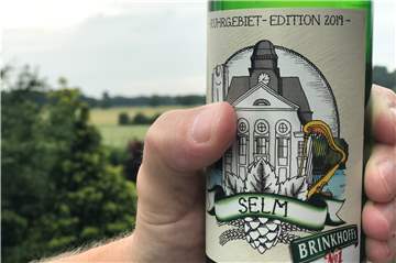 Ternscher See, Amtshaus und vom-Stein-Denkmal sind schnell zu erkennen. Aber was macht die Harfe auf dem Etikett?