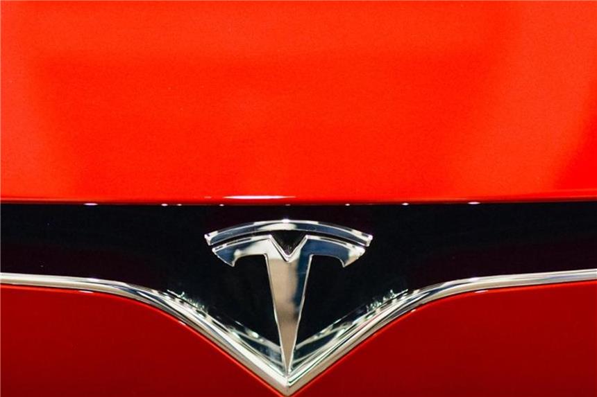 Tesla-Chef kündigt erste Funktionen zum autonomen Fahren an Tesla-Kunden können sich bereits die Option auf Autopilot-Funktionen sichern. Zum August sind die ersten Auslieferungen geplant. Foto: Jens Kalaene