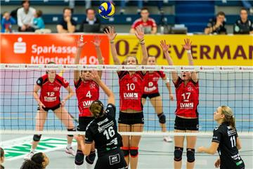 Tess von Piekartz (l.), Ashley Benson und Kapitänin Ines Bathen (r.) präsentierten sich bei der Generalprobe des USC als schlagkräftige Einheit. Gut eine Woche vor dem Bundesliga-Start gewann das Team von Axel Büring gegen den Dresdner SC um Katharina Schwabe (v.) und Chloe Ferrari.