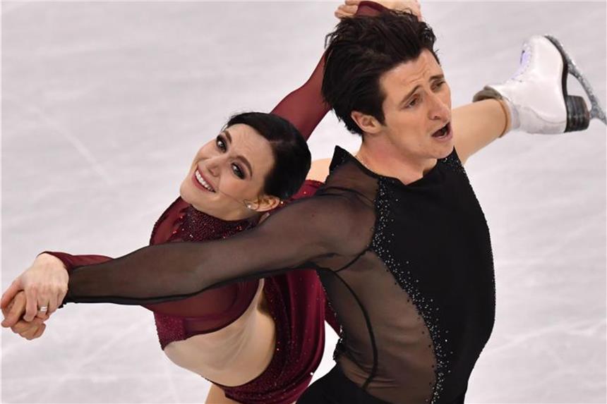 Eistanz: Kanadier Olympiasieger - Lorenz/Polizoakis 16. Tessa Virtue und Scott Muir aus Kanada haben den Wettbewerb im Eistanz gewonnen. Foto: Peter Kneffel