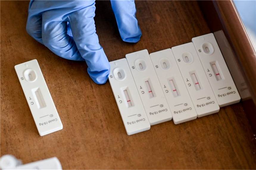 Corona-Zahlen steigen rasch – Wie hoch ist die Dunkelziffer und welche Folgen hat sie? Testergebnisse von Corona-Schnelltests: Die Inzidenz in Deutschland erreicht nach knapp zwei Jahren wieder Rekordwerte in der Corona-Pandemie. Die Dunkelziffer dürfte hoch sein.