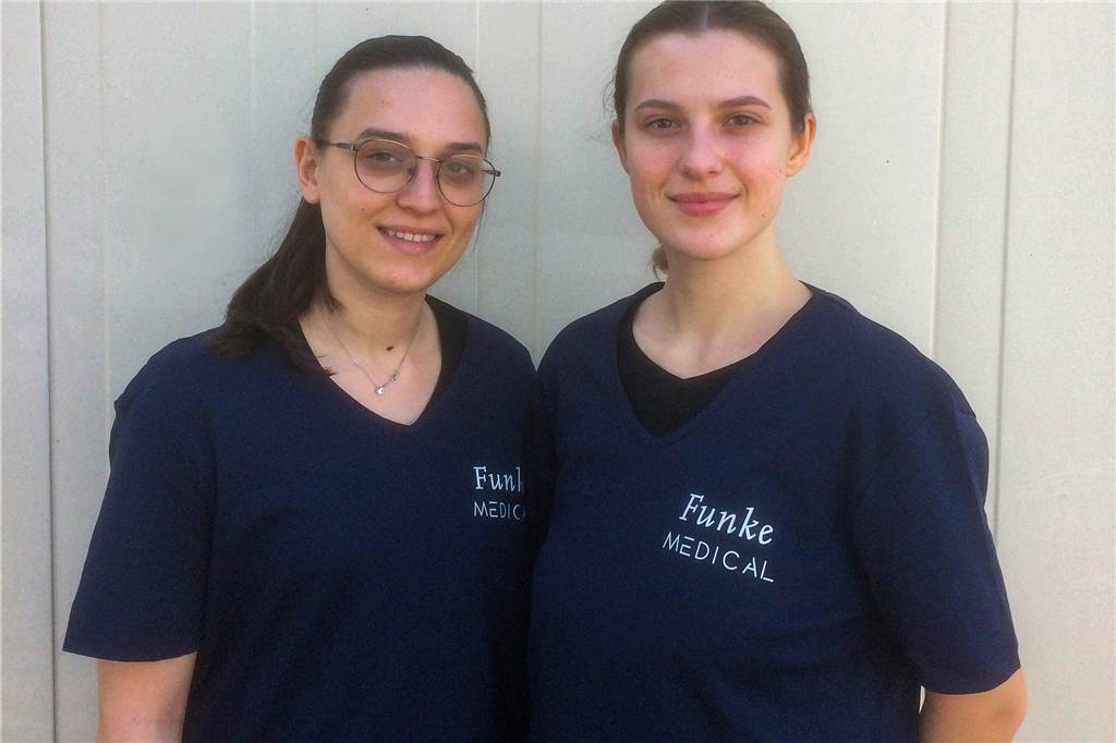 Samuel Koch hilft Ukrainern mit Unterstützung von Funke Medical Tetiana Karchmarchuk und Yuliana Chernii (beide 22) sind aus der Ukraine vor dem Krieg geflüchtet. Bei Funke Medical haben sie nun in Raesfeld Arbeit gefunden.