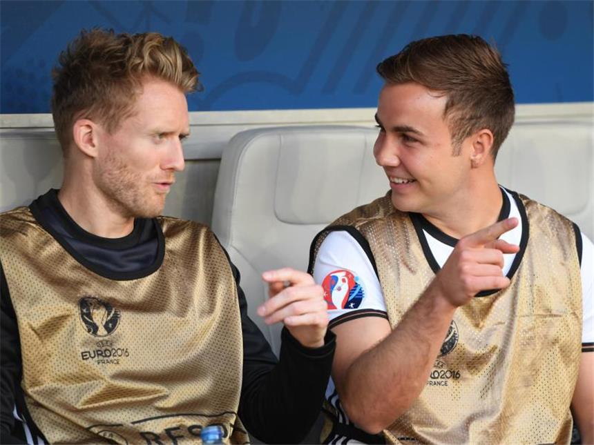 Die teuersten Transfers deutscher Fußball-Profis Teures Duo: André Schürrle und Mario Götze. Foto: Arne Dedert