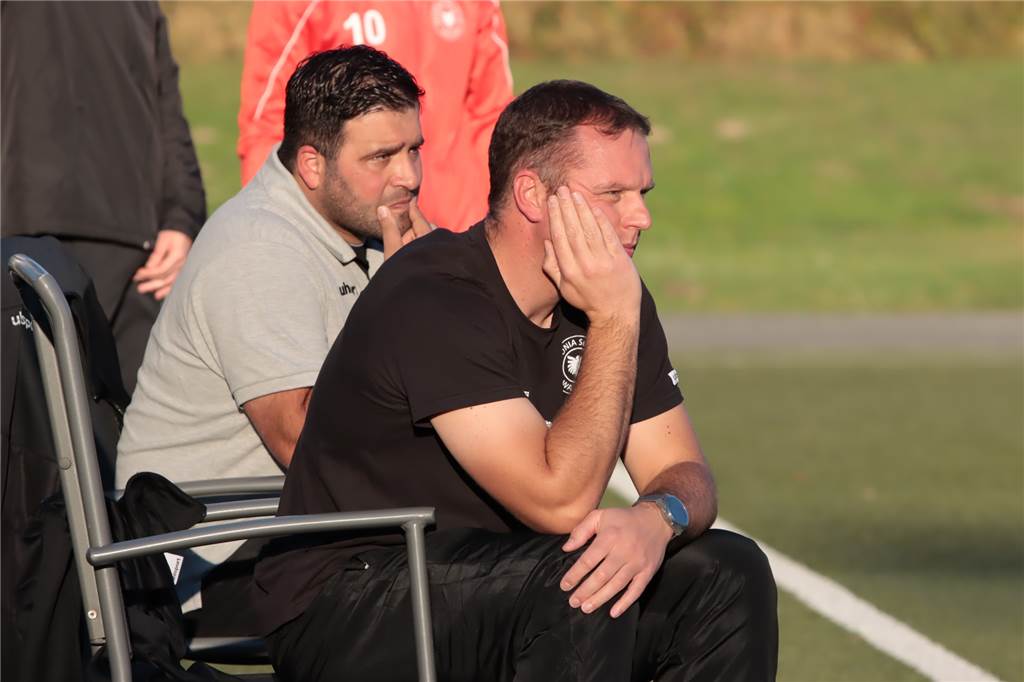 Sporttalk: Oliver Ridder und Batuhan Türkmen sprechen über das Saisonfinale Teutonen-Trainer Oliver Ridder (r.) und seine Mannschaft brauchen aus Eichlinghofen einen Punkt für den Klassenerhalt in der Bezirksliga.