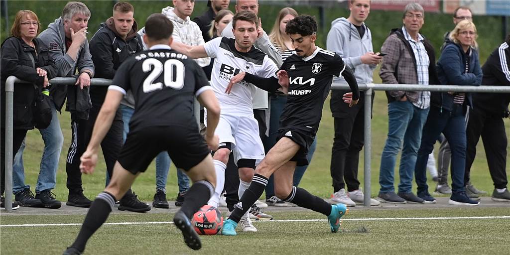 Wer steigt auf, wer steigt ab? Kreisligisten müssen auch die Bezirksliga im Blick behalten Teutonia SuS Waltrop hatte zuletzt gegen die SG Castrop-Rauxel verloren und kämpft am letzten Spieltag in der Bezirksliga 9 noch um den Klassenerhalt.