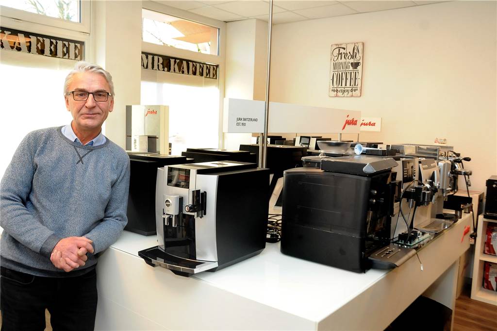 „Ich bin ungeimpft“: Mr. Kaffee am Rathaus verkauft trotzdem weiter Thaddäus Wojtas (59) ist der Inhaber von „Mr. Kaffee" an der Rathausstraße. Er verkauft und repariert aber nicht nur Kaffeeautomaten, sondern auch andere Elektrogeräte von der Waschmaschine bis zum Herd.