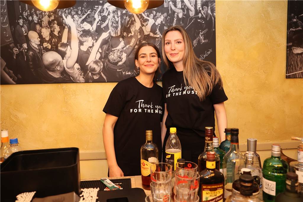 "Thank you for the music" steht zum Abschied auf den T-Shirts.