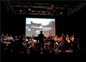 The Dorf vertonen ihren Animations-Film "Das Ende der Kohle" für die BoBiennale 2017 im Bahnhof Langendreer live.