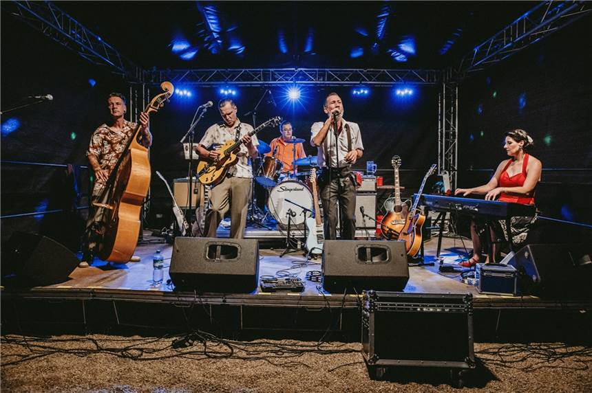 Rhythm and Blues, Jump Blues und Swing beim Sommer am See "The WyattChristmas Five" spielen zum ersten Mal beim Sommer an See.