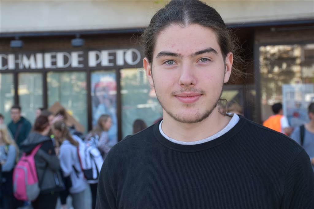 Klimastreik in Castrop-Rauxel: Demonstranten mit Zwiebeln beworfen Theo Schäfer ist Mitglied der Organisatoren von Fridays for Future in Castrop-Rauxel.