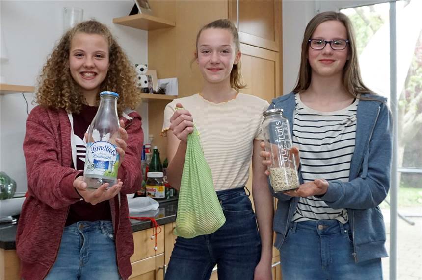 Eine Woche Verzicht: Kein Müll, keine Medien – und Profilschüler, die richtig mit anpacken Theresa Lütkenhaus, Greta Offermann und Nina Dabbelt bewiesen in dieser Woche, dass Einkaufen funktionieren kann, ohne unnötig Müll zu produzieren.