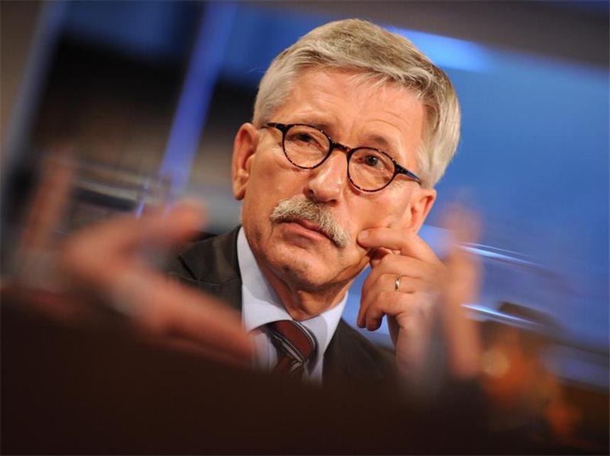 Böhmer hält Sarrazin für «nicht mehr tragbar» Thilo Sarrazin (SPD) im Fernsehstudio in Hamburg nach der Sendung "Beckmann".
