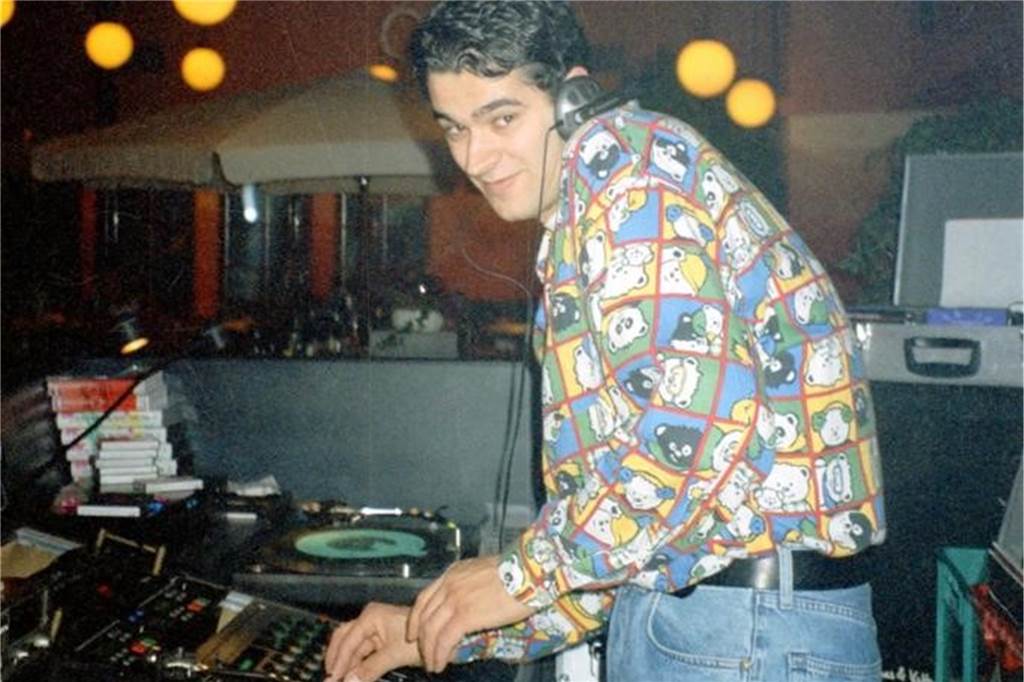 Revival-Partys lassen Erinnerungen an legendäre Diskothek „Prisma“ in Dorsten aufleben DJ Thomas "Tom" Averkamp am Plattenteller