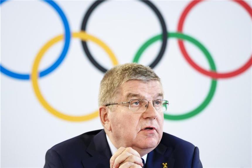 IOC limitiert die Zahl der Olympia-Kandidaten 2026 Thomas Bach, Präsident des Internationalen Olympischen Komitees, spricht auf einer Pressekonferenz zum Abschluss der Sitzung des IOC-Exekutivkomitees. Foto: Valentin Flauraud/KEYSTONE