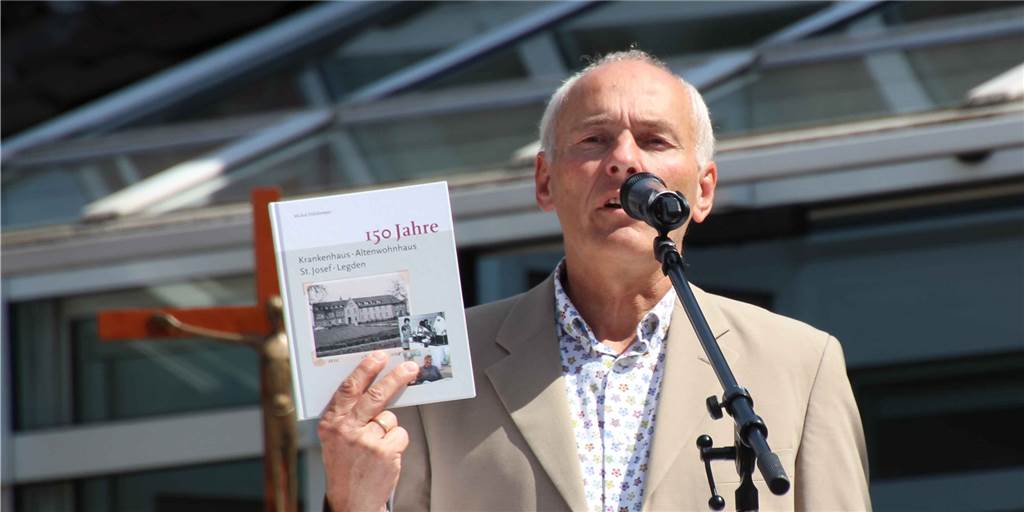150 bewegte Jahre im Altenwohnheim St. Josef – von und für Menschen gestaltet Thomas Bröcheler, Geschäftsführer des Trägers Stiftung Haus Hall, stellte die Chronik zum 150-Jährigen in den Mittelpunkt. Das Haus sei von den Menschen geprägt und stets mit Leben gefüllt worden.