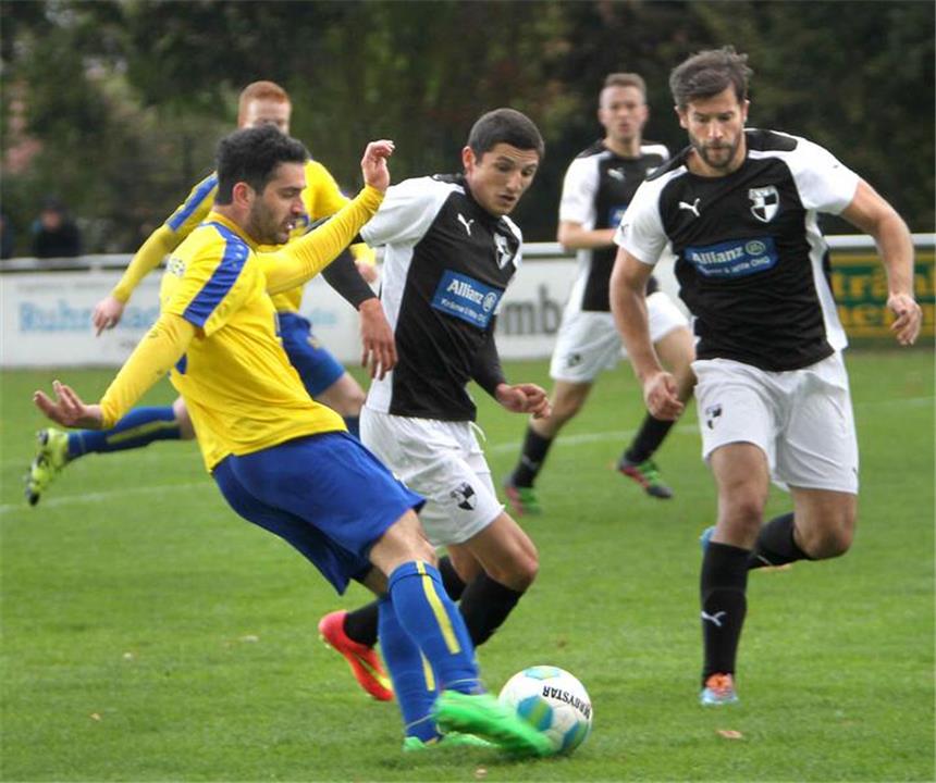 Der SV Herbern siegt mit 4:2 gegen Emsdetten Thomas Eroglu (l.) lieferte gegen Herbern ein Emsdetten eine starke Leistung ab und traf per Freistoß zum zwischenzeitlichen 2:0.