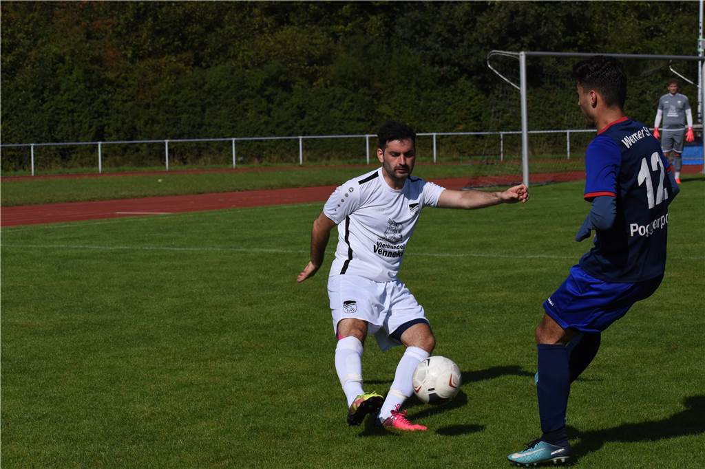Seit 35 Jahren im Verein - Eine Fußballer-Familie prägt seit Generationen den FC Nordkirchen mit Thomas Eroglu(l.) ist nach einem Bänderriss im Sprunggelenk auf dem Weg der Besserung.