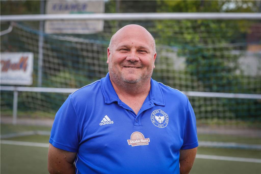 Dortmunder Traditionsklub wird 100 Jahre alt: „Wir feiern nur mit Umarmungen und Bier“ Thomas Faust trainiert aktuell das Bezirksliga-Team von Blau-Weiß Huckarde.