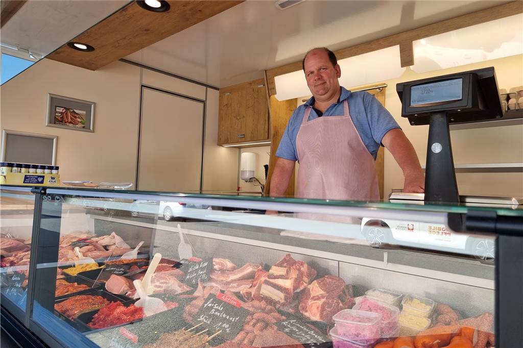 Neue Händler auf Wochenmarkt: Familienunternehmen mit Tradition Thomas Frahling aus Laer war jetzt das zweite Mal auf dem Heeker Wochenmarkt und möchte fortan jede Woche kommen, wie er sagt.
