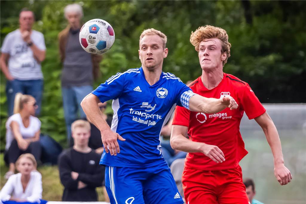 Halbjahreszeugnisse in Huckarde: „Meine Mannschaft hat zwei Gesichter“ Thomas Geiger (l.) spielt bei BW Huckarde.