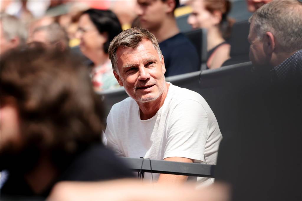 Phantomtor, Uli Hoeneß‘ Wut-Anruf und Lehren aus seiner Karriere Thomas Helmer hat zwei Tipps für junge Fußballer: beidfüßig zu sein und bei dem Verein zu spielen, bei dem man auch genügend Spielpraxis erhält.