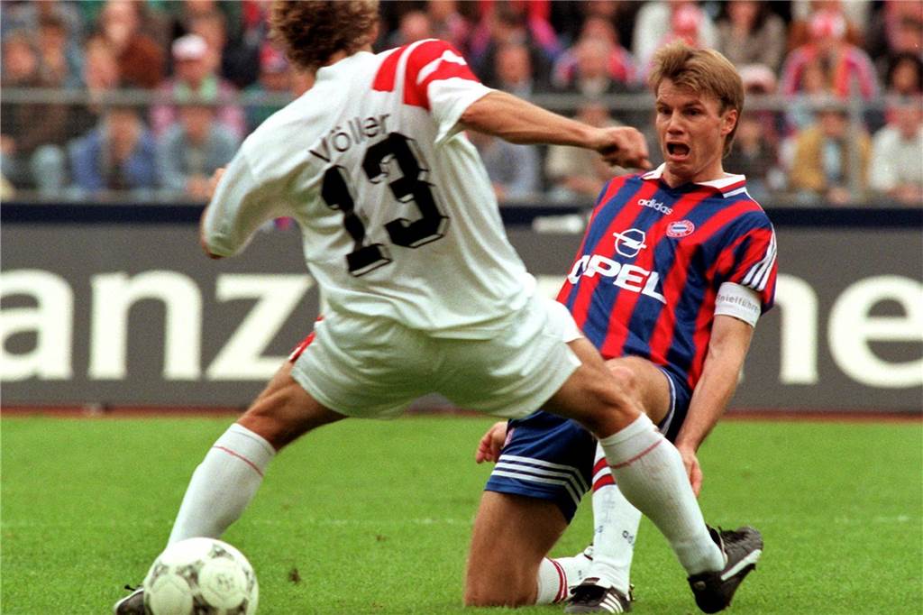 Phantomtor, Uli Hoeneß‘ Wut-Anruf und Lehren aus seiner Karriere Thomas Helmer (r.) um Duell mit Rudi Völler.