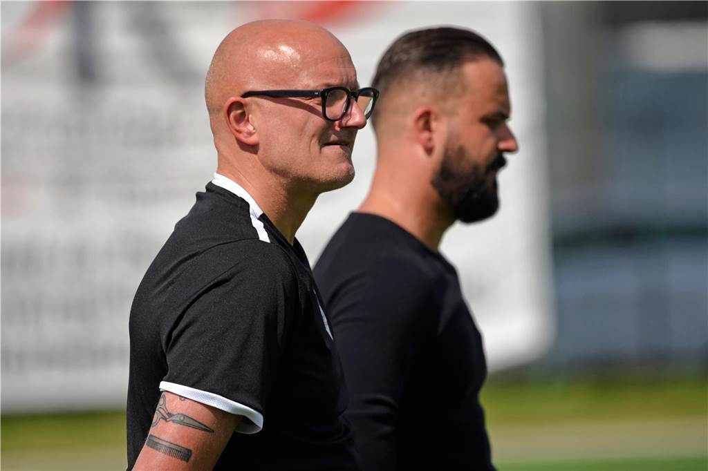 FC Rot-Weiß Dorsten sucht Nachfolger für Werner Kasper: Ex-Coach war „am Ende enttäuscht“ Thomas Iwanowsky an der Seitenlinie