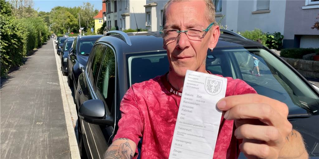 Gehwegparken in Anliegerstraße: Nach Kritik gibt es nun Knöllchen Stadt Dortmund verteilt Knöllchen Am Marksbach