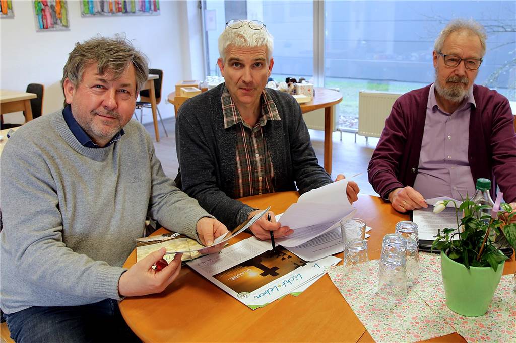„Armut in Haltern ist kein biografisches Versagen“ Thomas Knuth, David Schütz (Caritas) und Pastor Dietmar Kranefeld (Freie Gemeinde Wendepunkt) (v.l.), sind in der Initiative "Brücken bauen" engagiert.