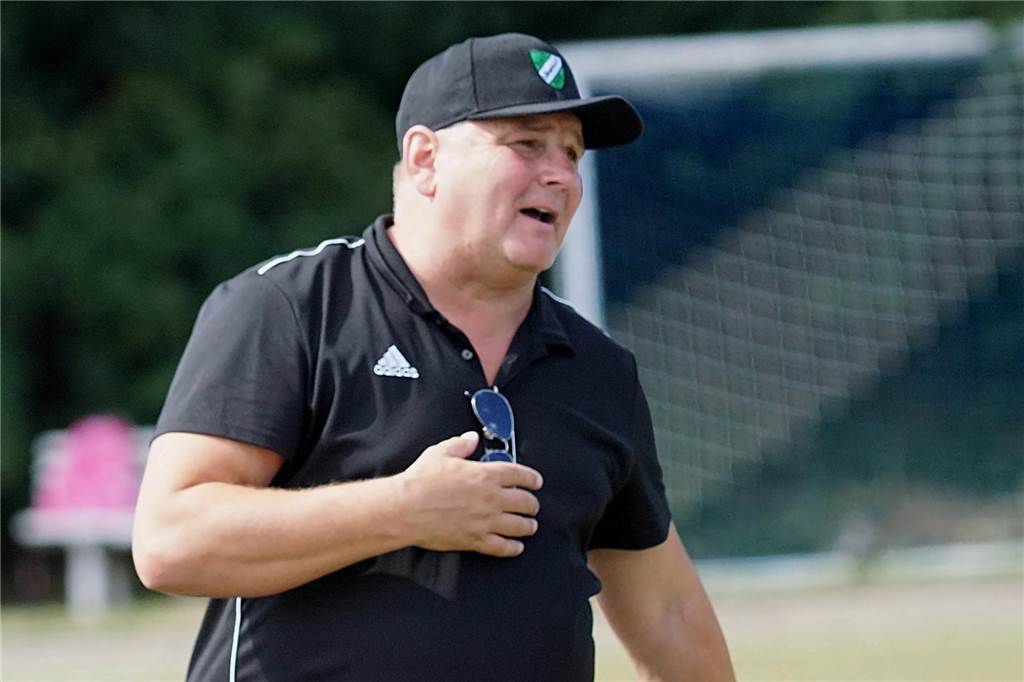 Lünerns Käptain zur Transferpolitik: „Wenn du den Wahnsinn nicht mitmachst, hast du Probleme“ Thomas Kramer, Trainer des SuS Lünern, hat das Saisonziel neu formuliert: Es geht um den Klassenerhalt.