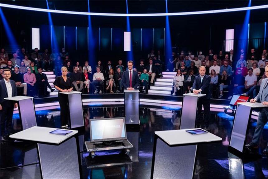 Landtagswahl 2022 in NRW: Darüber diskutierten die Spitzenkandidaten in der „Wahlarena“ Thomas Kutschaty (SPD), Mona Neubaur (Grüne), Hendrik Wüst (CDU), Joachim Stamp (FDP) und Markus Wagner (AFD; v.l.n.r.) in der WDR-Live-Sendung "Wahlarena".