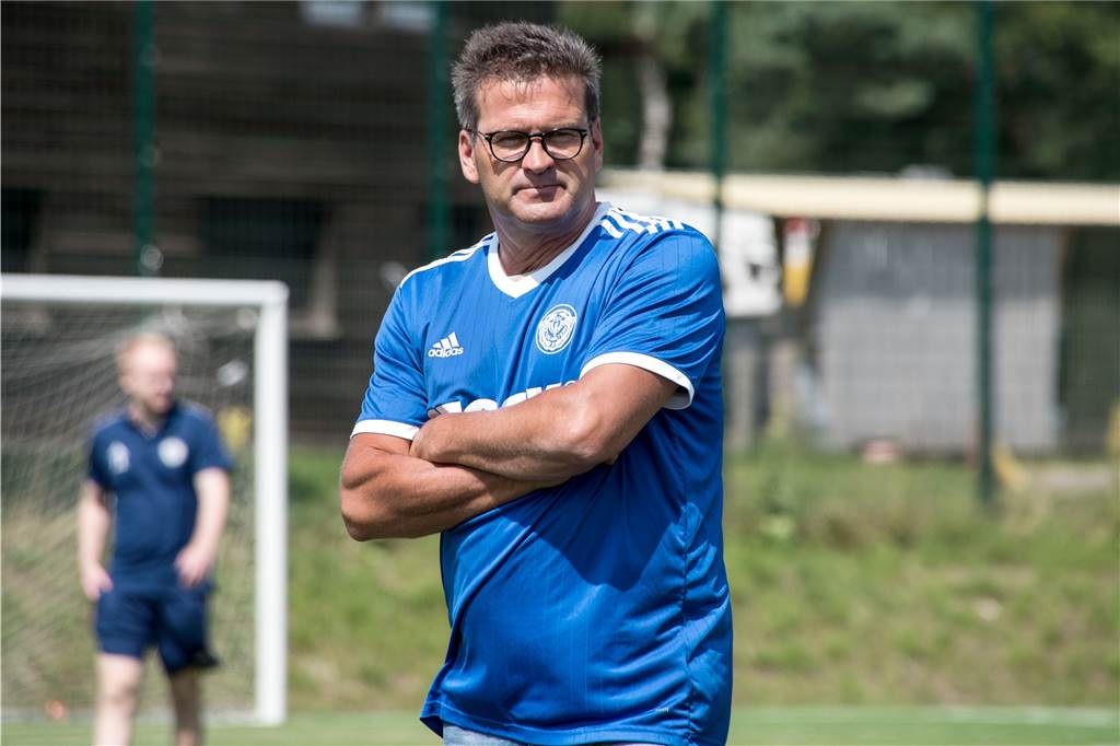 Linden gegen Linden im Halterner Derby: „Da musste ich erstmal durchatmen“ Thomas Linden unterstützt seit dieser Saison als Co-Trainer Phillip Oligmüller beim ETuS Haltern.