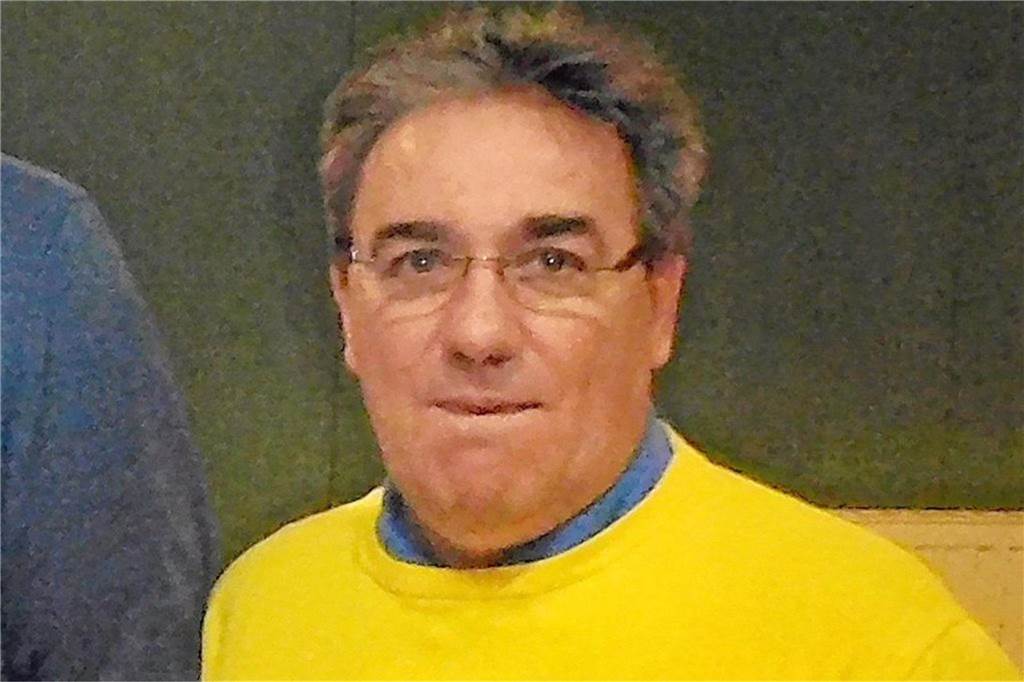 Zwangsabstieg für zweite und dritte Mannschaft Tobias Brüggemann hält eine emotionale Ansprache während einer Auszeit seiner SGH Unna Massen.