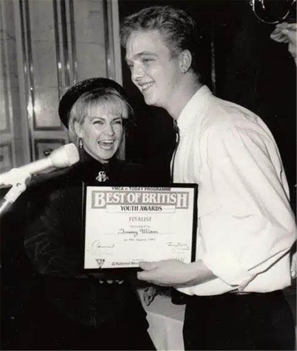 Schottischer Unternehmer lebt in Oeding: „Ich fühle mich pudelwohl“ Thomas McCoid Wilson bei der Übergabe der Auszeichnung „Best of British Youth“ für sein erstes eigenes Unternehmen.