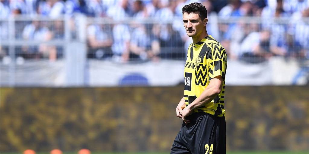 BVB-Rechtsverteidiger: Vier Optionen, aber auch genügend Qualität? Thomas Meunier während des Aufwärmens.