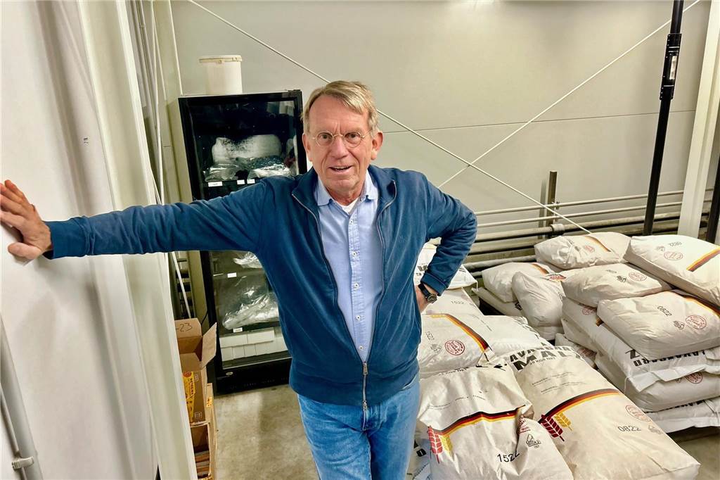 Phoenix-West: Ausbaupläne der Bergmann-Brauerei gestalten sich schwierig Thomas Raphael im "Malzlager". Hier steht auch eine Mühle, in der die wichtige Brauzutat zerkleinert wird.