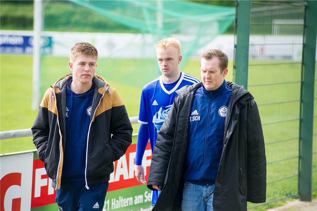Halterner Trainer: Lockerungen sind „in der Praxis nicht durchdacht“ Thomas Schaffrinna (r.) vom ETuS Haltern ist noch entspannt, er möchte am liebsten aber erst trainieren, wenn es auch ohne Schnelltests möglich ist.