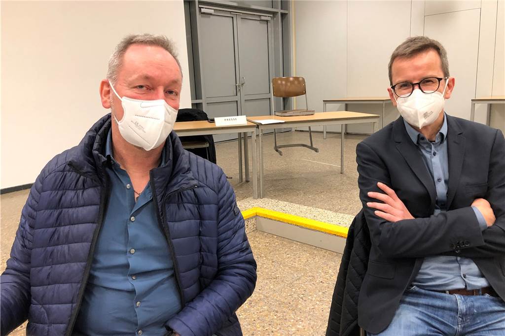 Husener Eichwaldstraße bleibt weiter Sorgenkind der Ortspolitik Thomas Schmerbeck, Andreas Meißner (v.l.) und Franz Swaton (nicht im Bild) informierten in der Bezirksvertretung Scharnhorst über die Husener Eichwaldstraße