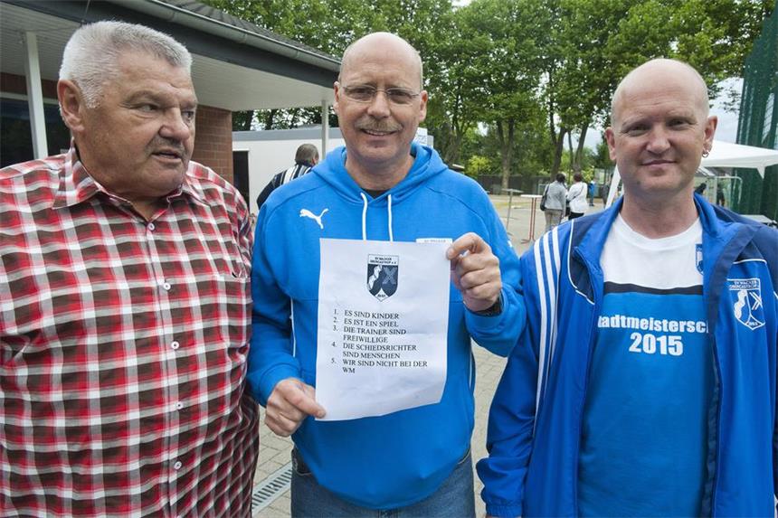 Heisere Stimme nach Kurzreise ins Sauerland Thomas Stiebitz (Mitte) ist 1. Vorsitzender des SV Wacker Obercastrop.