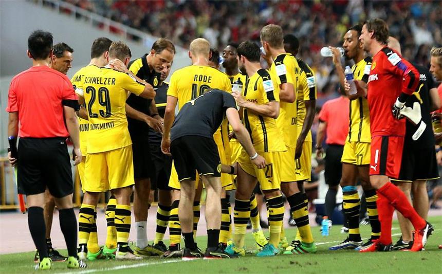 Tuchel muss die Einzelteile beim BVB zusammenfügen Thomas Tuchel (M.) muss die Einzelteile beim BVB zusammensetzen.